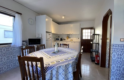 Praia de Santa Cruz House | Santa Cruz Beach Base - 3 Bdr & BBQ by the sea