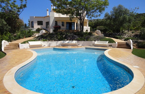Poco do Mouro Villa | Santa Barbara de Nexe (Loule) Stunning Coastal Views, Heated Pool option.