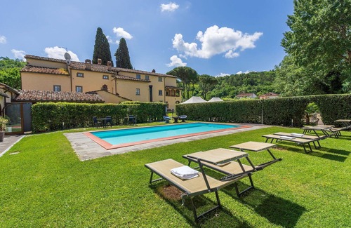 Subbiano Villa | Santa Flora - Luxury Holiday Rental with swimming pool in Cortona, Tuscany