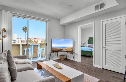 Wilshire Montana Apartment | Santa Monica 2 Bed/2 Bath