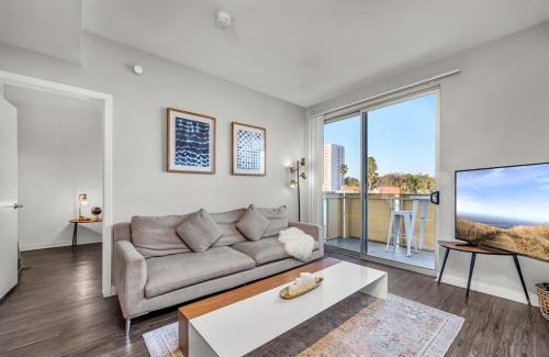 Wilshire Montana Apartment | Santa Monica 2 Bed/2 Bath