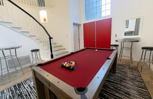 Sunset Park Villa | Santa Monica Hot Tub House - Billiards, Grill & Projector
