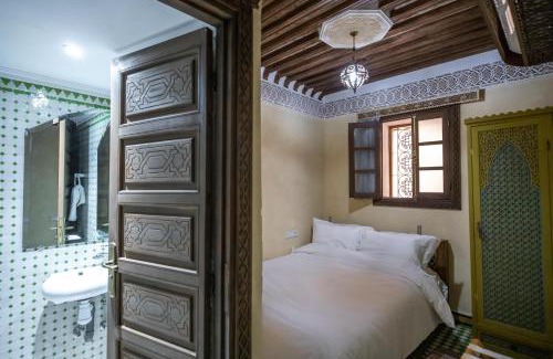 El Mokhifa House | Saphiryad