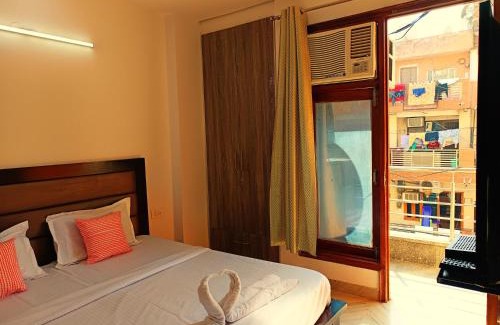 Jangpura House | Sapphire Home Stay Near Nizamuddin Railway Station