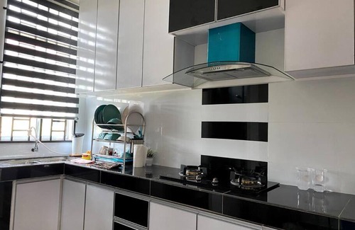 Kampung Gong Badak House | SaraHome - UMT, UniSZA, Beach