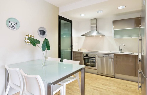 El Parc i la Llacuna del Poblenou Apartment | Sardenya Apartment by Olala Homes