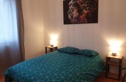 Egliseneuve-d'Entraigues Bed & Breakfast | sas Road Runner Café