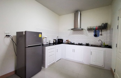 Wua Lai House | Saturday night street nearby home and rooms.