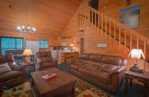 Sautee Nacoochee Cabin | "SAUTEE WOODS" COZY GETAWAY without breaking the bank ! NOW WITH EV CHARGING !
