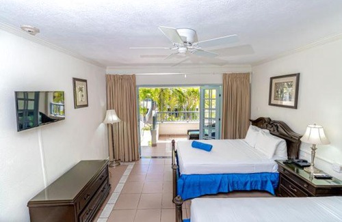 Garrison Historic Area Hotel | Savannah Beach Club Hotel & Spa