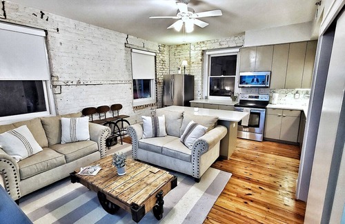 Historic District - North Condo | SAVANNAH CHIC! Prime 2BR Loft Broughton Street, City Market & Plant Riverside