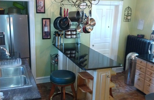 Pennsauken House | Savannah East (5 minute drive to Center City Phila, complimentary prkg 8 cars)