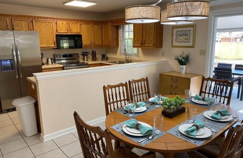 Savannah House | Savannah Family Getaway - Dog Friendly