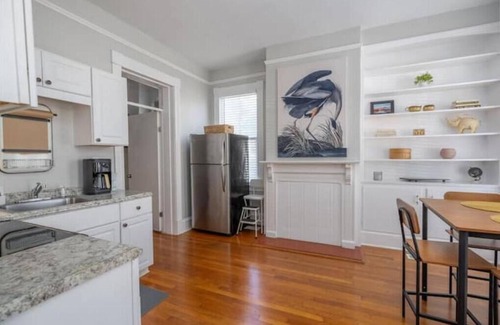 Midtown Apartment | Savannah Midcentury Modern Haven - Thomas Square
