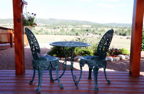 Devils Tower Hotel | Sawin' Logs Inn