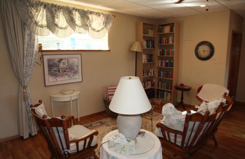 Devils Tower Hotel | Sawin' Logs Inn