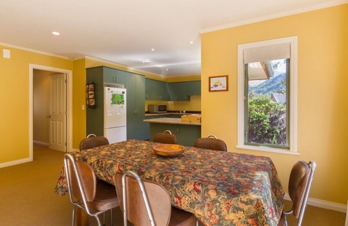 Arrowtown Cottage | Sawmillers Retreat - Arrowtown Holiday Home