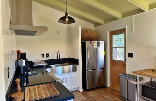 Alta Mesa House | SB Beachside Bungalow, Dog Friendly!