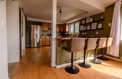 Sitka House | Scales & Shells - Perfectly located within walking distance to downtown Sitka