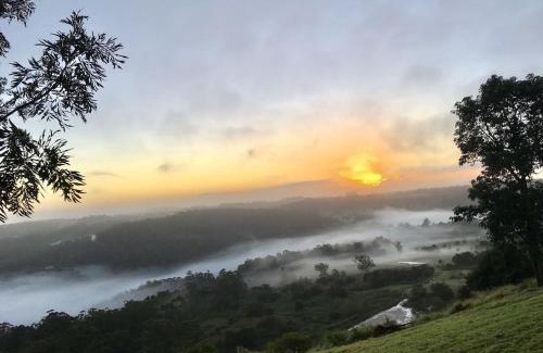 Booroobin Villa | Scandinavian Cabin - Maleny - One Bedroom