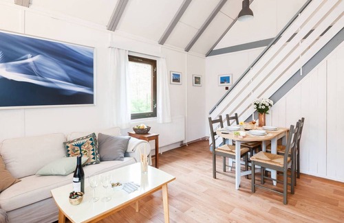 Lhota House | Scandinavian cottage by lake 20 min from Prague (pets welcome)