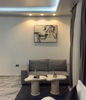 Monrovia House | Scarlett Apartments
