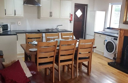 Cametringane House | SCENIC 3 BEDROOM HOUSE ON THE HARBOUR