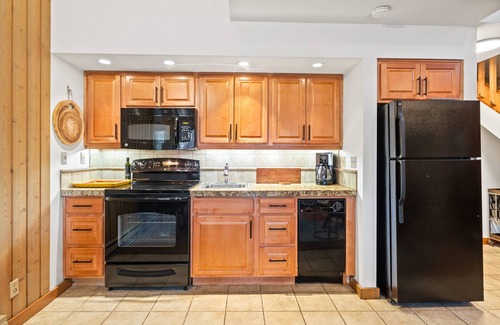 Century West Condo | Scenic Condo w/Loft in Desirable Mount Bachelor Resort! 20 Min to Ski, Tons of P