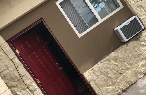 El Paso Boat Rental | Scenic drive bungalow