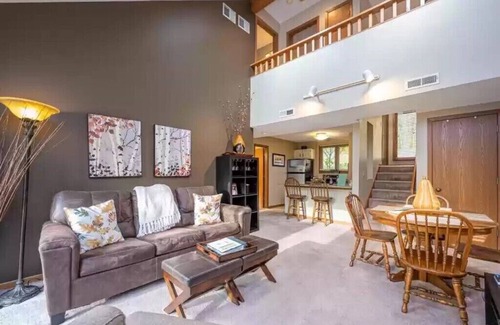 The Galena Territory House | Scenic Getaway – Cozy Stay Near Golf & Trails