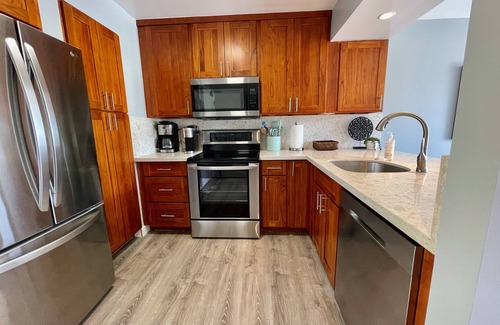 Makaha Apartment | Scenic mountain & ocean views in West Oahu! Fully furnished 2 BR vacation fun!