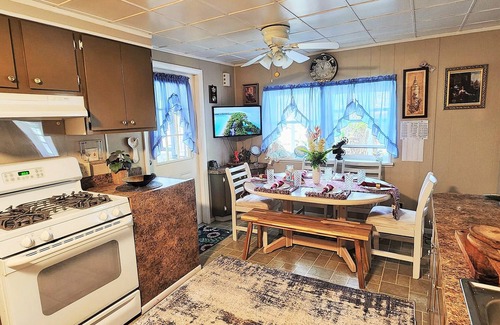 Webster House | Scenic relax place in Webster