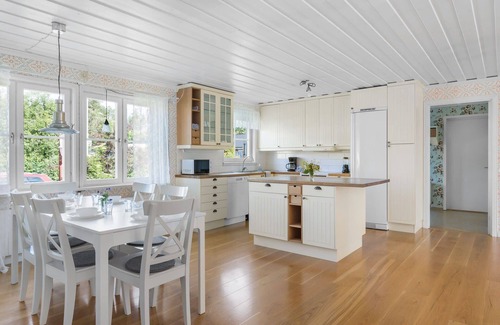Orviken House | Scenic Seaside Retreat near Northvolt Ett