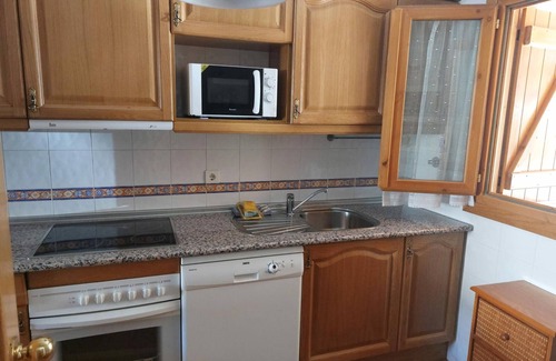 Villanua House | Scenic Stone Mountain House with Garden, 3 Double Bedrooms & Loft, Fully Equipped Kitchen