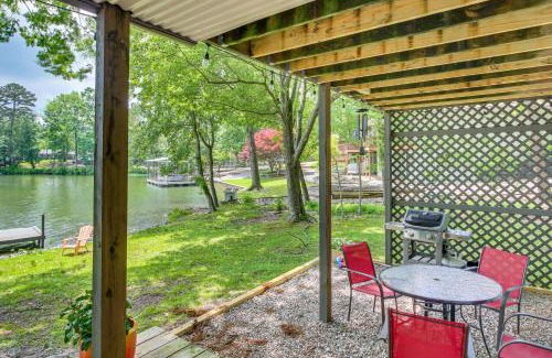Hot Springs Village Apartment | Scenic Studio on Lake Desoto with Patio!