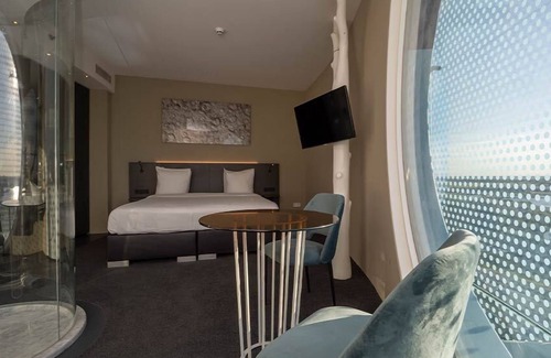 Zuidoost House | Scenic Urban Stay | Near Keukenhof, Tulip Fields & De Hoge Dijk Golf
