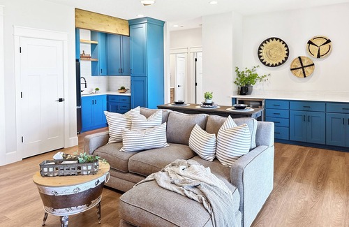 Cornelius Apartment | Scenic Wine Country Retreat. Spa Bath + Covered Patio w/Views