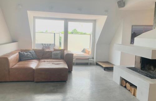 Moosach Apartment | Schöne Dachgeschoss-Maisonette Wohnung