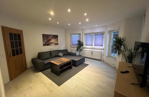 Alach Apartment | Schöne helle Ferienwohnung 64qm mit Kingsize Bett, Smart-TV, Wlan und sehr ruhige Lage