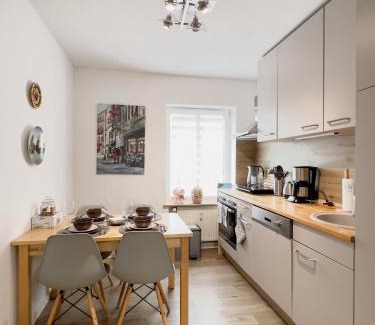 Bruhlervorstadt Apartment | Schöne helle & gemütliche Wohnung in Altstadtnähe