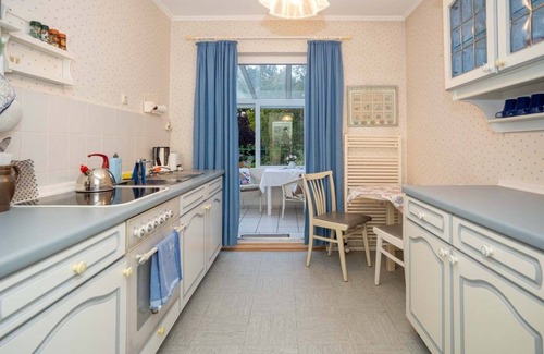 Osterholz Apartment | Schöne, Helle Wohnung im Landhausstil mit Wintergarten und Gartennutzung