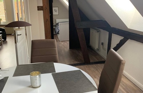 Hittfeld Apartment | Schöne, Kuschelige Dachgeschosswohnung Über den Dächern von Hittfeld