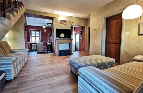 Pican Villa | Schönes Haus mit Großem Pool und Whirlpool in Ruhiger Lage