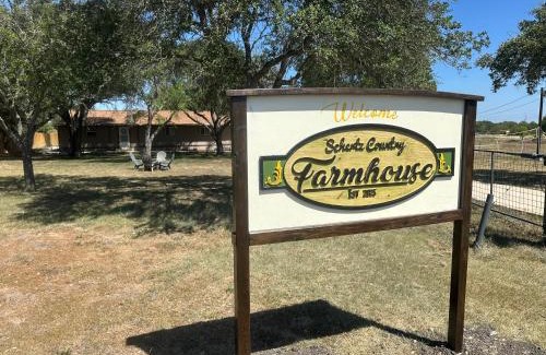 Converse House | Schertz Country Farmhouse on 1 acre with Gameroom