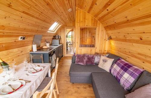 Aberfeldy Apartment | Schiehallion Luxury Glamping Pod with Hot Tub at Pitilie Pods