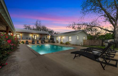 Fredericksburg House | Schubert Inn Suite A with Pool-Grill - 2Blks to Main