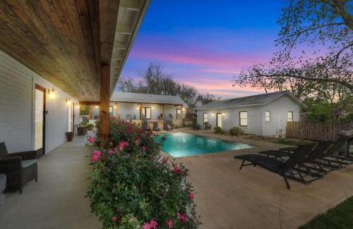 Fredericksburg House | Schubert Inn Suite A with Pool-Grill - 2Blks to Main