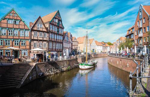 Stade Boat Rental | Schute "Kunstkudder" im Hansehafen