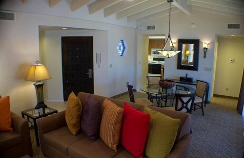 Arcadia Condo | Scottsdale Resort Inviting 2BR Condo with Fitness Center