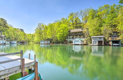 Lynn House | Screened Porch and Grill Waterfront Landrum Cottage